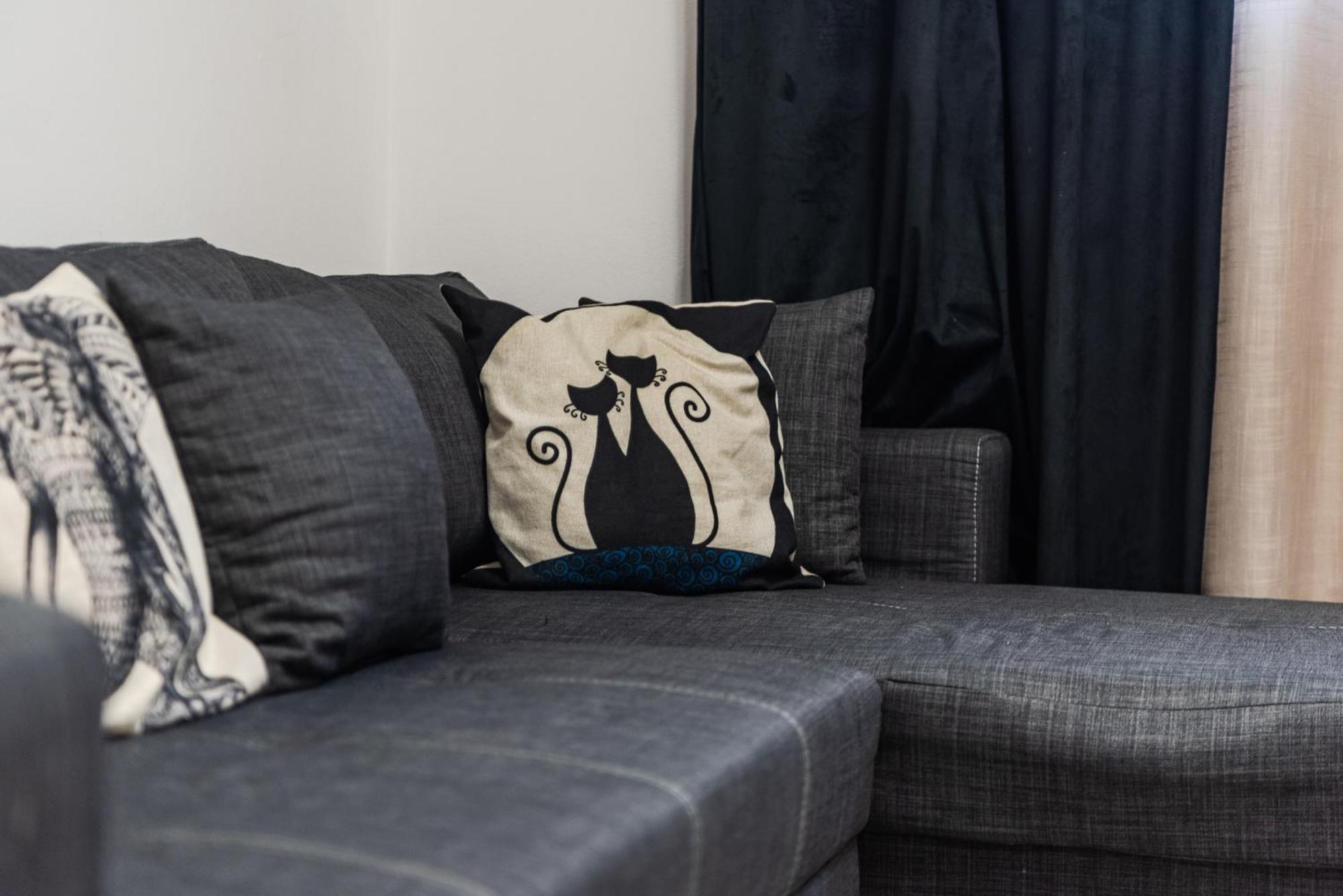 Noir Apartment By Kondo Stays Tirana Exterior foto